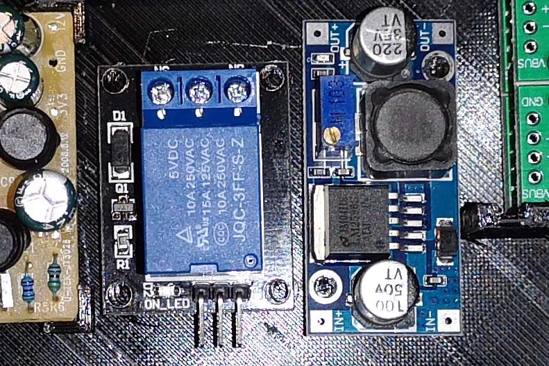 Relais zur Steuerung des Soyosource und Step Down LM2596